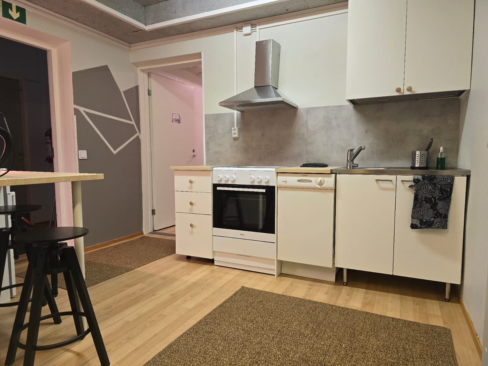 Alinman kerroksen keittiö 1.jpg